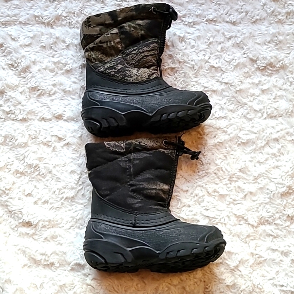 Mossy oak winter boots for kids, size 8